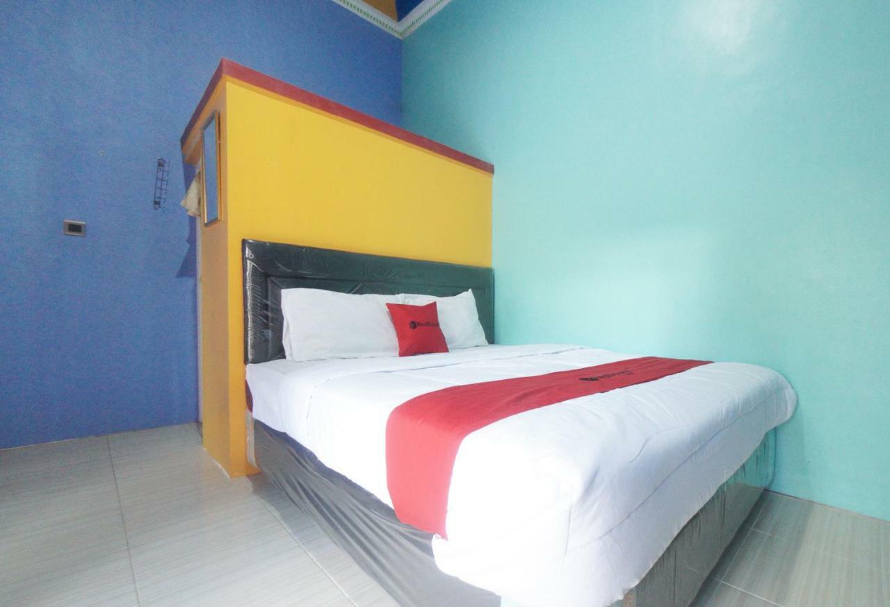Reddoorz Syariah Near Mall Roxy Banyuwangi 2 Exteriör bild
